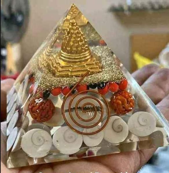 Crystal Wealth Gomati Chakra Shree Yantra Pyramid - ByondBasket